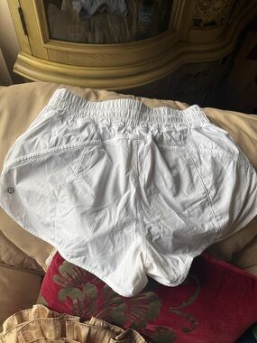 lululemon athletica White Women’s Athletic Shorts with Elastic Waist